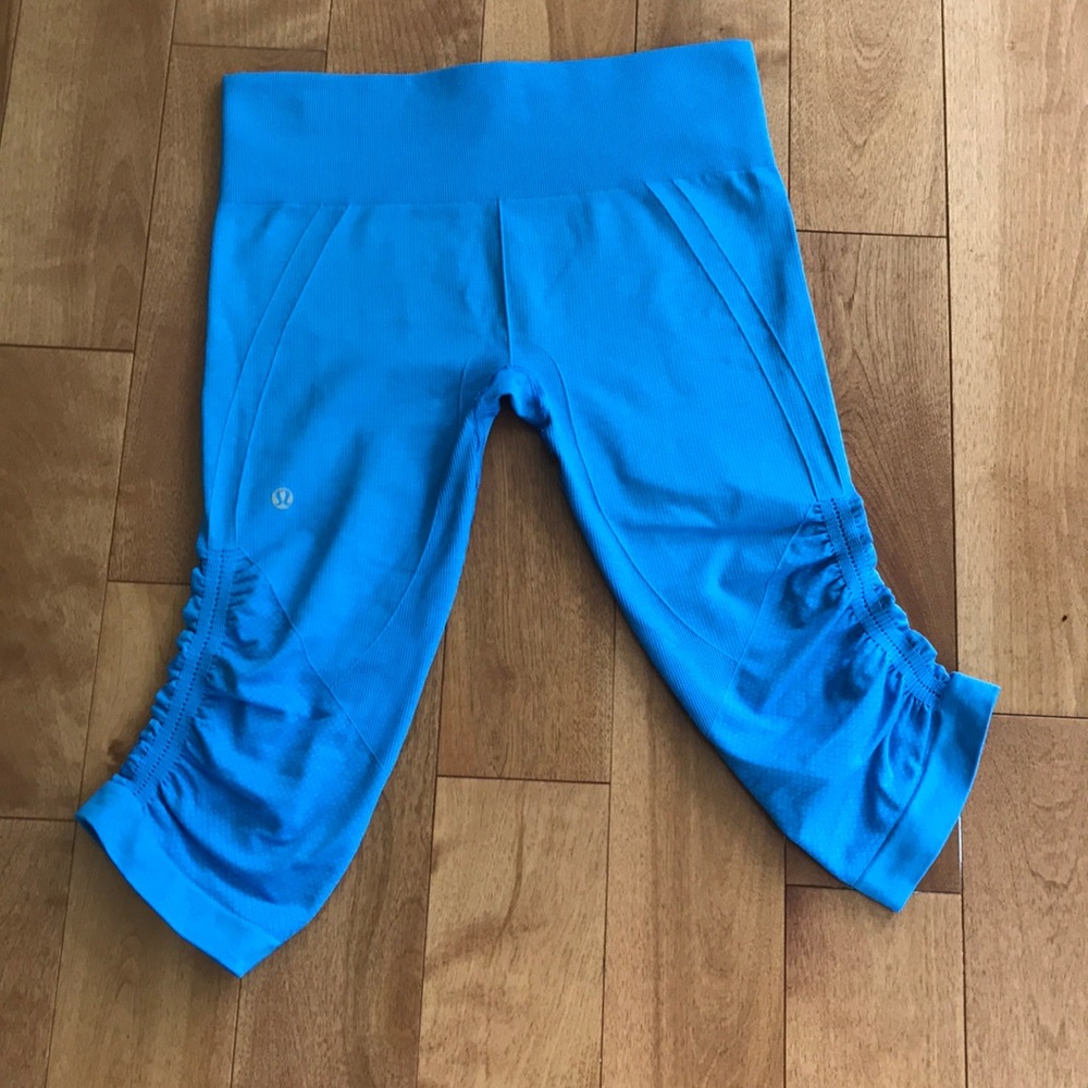 Lululemon in the flow crops